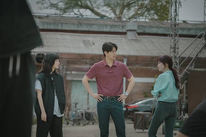 은중과 상연은 헤어졌다가 영화 한 편을 제작하면서 다시 만난다. 넷플릭스 제공