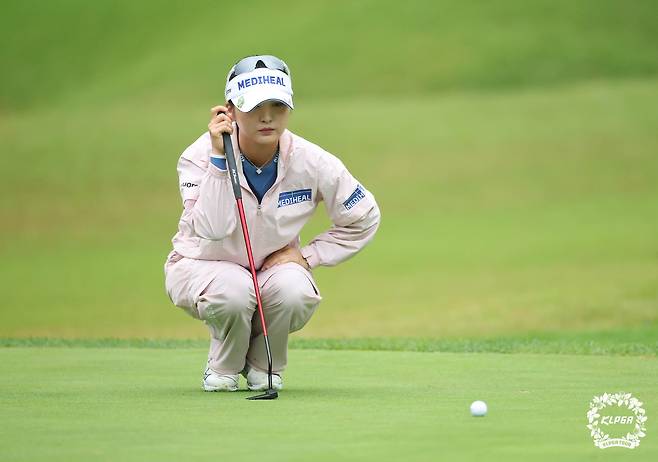 대회 첫날 공동 선두에 올라 시즌 4승의 발판을 마련한 이예원. [사진=KLPGA]