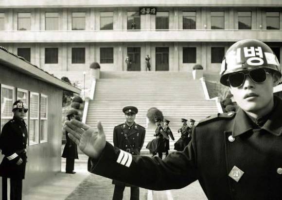 영화 《공동경비구역 JSA》 스틸컷 ⓒCJ엔터테인먼트