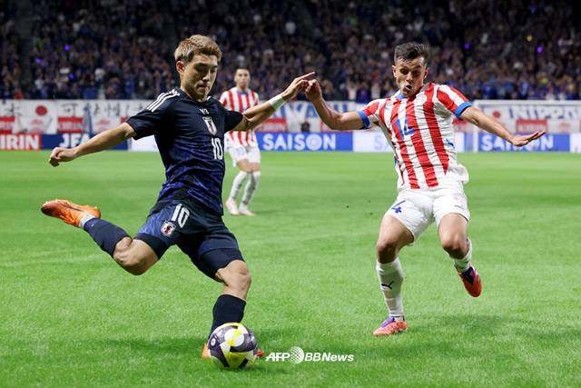 일본(파란색 유니폼)-파라과이 경기. /AFPBBNews=뉴스1