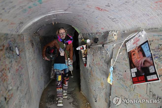 텔아비브에 설치된 모형 하마스 지하 터널 [EPA 연합뉴스 자료사진 재판매 및 DB 금지]