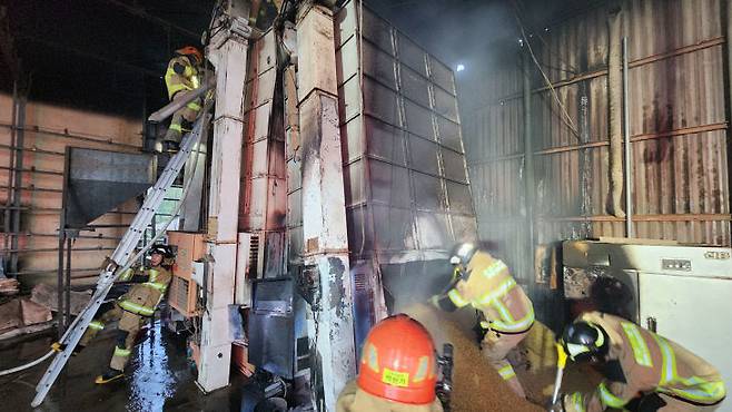 10일 오전 6시 37분께 태안군 한 정미소에서 화재가 발생했다.(사진=태안소방서)