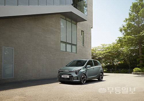 올해 3분기까지 중고차 시장에서 가장 많이 팔린 차량은 기아 모닝으로 3만3천897대가 거래됐다. 사진은 지난 2023년 출시된'더 뉴 모닝'. 기아 제공