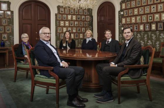 2025년 노르웨이 노벨위원회. 이들이 수상자를 결정한다. 가장 오른쪽이 요르겐 바트네 프리드네스 위원장. 노벨위원회 홈페이지 캡처