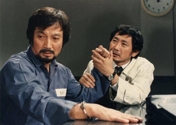 작가 이병주의 작품 ‘삐에로와 국화’는 거장 김수용 감독이 영화로 만들어 1982년 개봉했다. 신성일 윤정희 전무송 등이 주연했다. 사진은 영화 한 장면.  출처=한국영화데이터베이스 KMDb