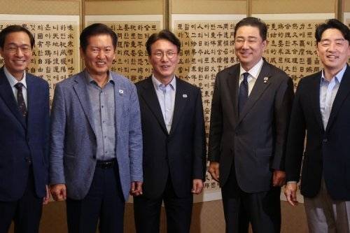 12일 서울 종로구 총리공관에서 열린 고위당정협의회에 모인 당정대 인사들. 연합뉴스