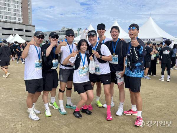 시흥 청년들이 모여 만든 마라톤 동호회 빤스런 회원들. 박용규기자