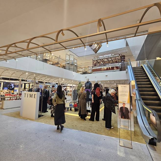 프랑스 파리 '사마리텐' 백화점 지하 1층에서 진행중인 타임(TIME) 팝업 매장 전경/사진=조한송 기자