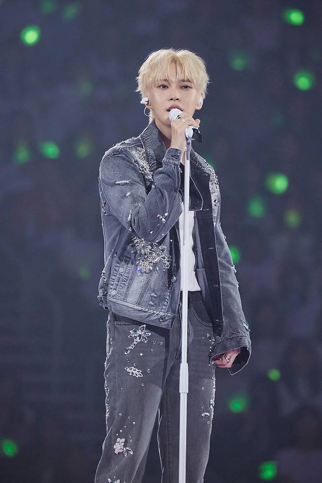 [서울=뉴시스] NCT 도영, 인스파이어 아레나 콘서트. (사진 = SM엔터테인먼트 제공) 2025.10.12. photo@newsis.com *재판매 및 DB 금지