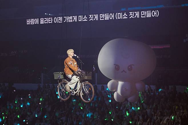 [서울=뉴시스] NCT 도영, 인스파이어 아레나 콘서트. (사진 = SM엔터테인먼트 제공) 2025.10.12. photo@newsis.com *재판매 및 DB 금지