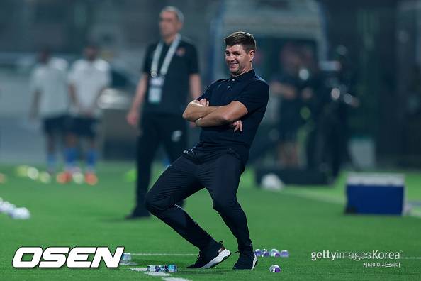 AL DAMMAM, SAUDI ARABIA - APRIL 20: Steven Gerrard coach of Al Ettifaq reacts during the Saudi Pro League match between Al-Ettifaq and Al Wehda at Al Ettifaq Club Stadium on April 20, 2024 in Al Dammam, Saudi Arabia.(Photo by Yasser Bakhsh/Getty Images)