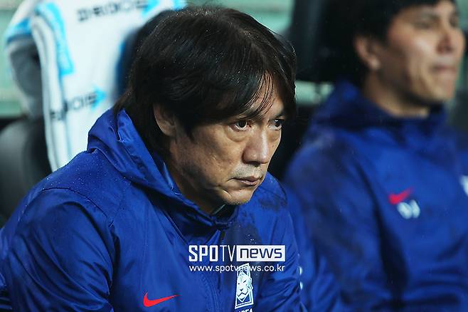▲ 홍명보 감독이 선택한 스리백 전술은 세계 최강 브라질의 화력 앞에서 속수무책이었다. 월드컵에 가장 강력한 전술을 가지고 나가는 게 중요하다는 판단으로 스리백을 갈고닦는 홍명보 감독은 브라질 상대로 같은 전술만 고수해 눈길을 모았다.&nbsp;ⓒ곽혜미 기자