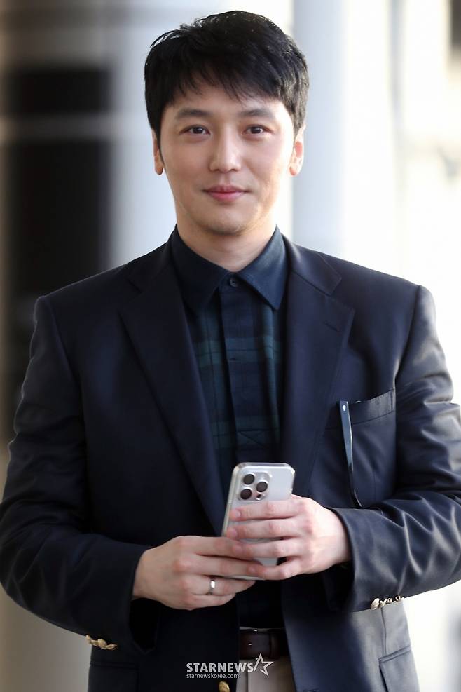 배우 변요한이 일본에서 진행되는 매거진 화보 촬영을 위해 22일 오전 서울 강서구 김포국제공항을 통해 출국하고 있다. 2024.09.22 /사진=임성균