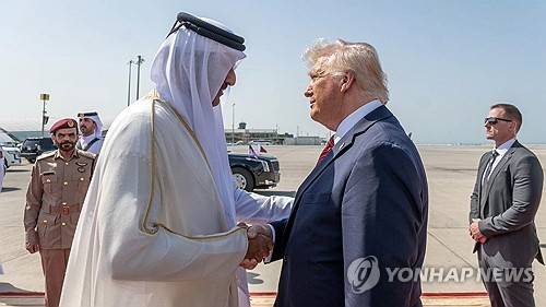지난 5월 카타르 방문한 트럼프  [EPA 연합뉴스 자료사진. 재판매 및 DB 금지]