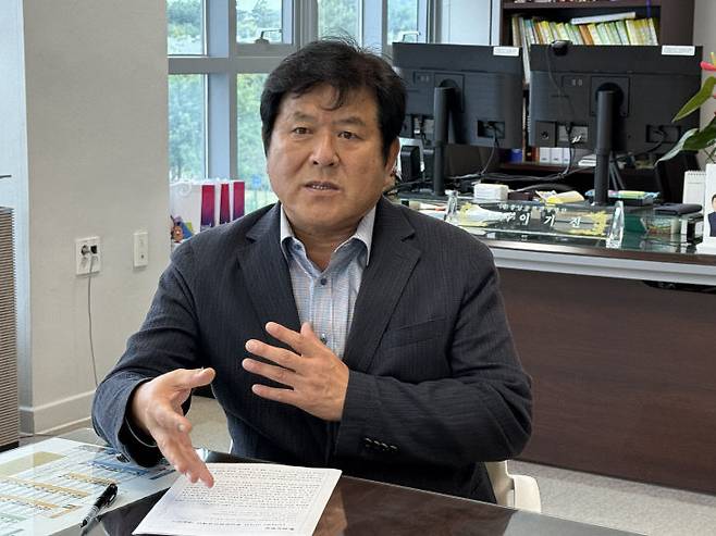 이기진 대표가 충남 관광 비전과 앞으로의 계획을 설명하고 있다.