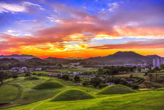 말이산 고분군 서쪽 가지능선 노을 장면