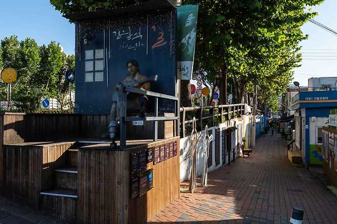 김광석의 노래가 들려오는 듯한 삼덕 봉산 문화길.