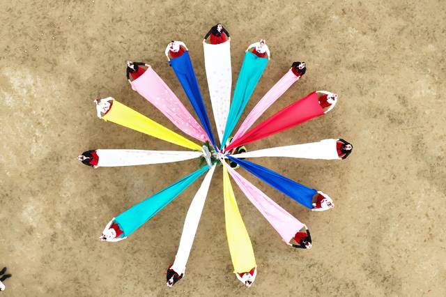 문화관광부장관배 청송사과 꽃줄엮기 전국대회 지난해 최우수작. 청송군 제공