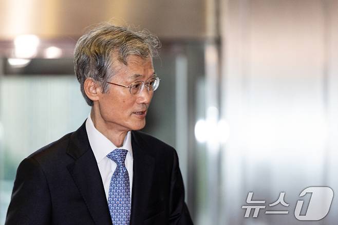 조희대 대법원장이 국회 법제사법위원회 국정감사에 출석하기 위해 13일 오전 서울 여의도 국회 본청으로 들어서고 있다. 2025.10.13/뉴스1 ⓒ News1 이승배 기자