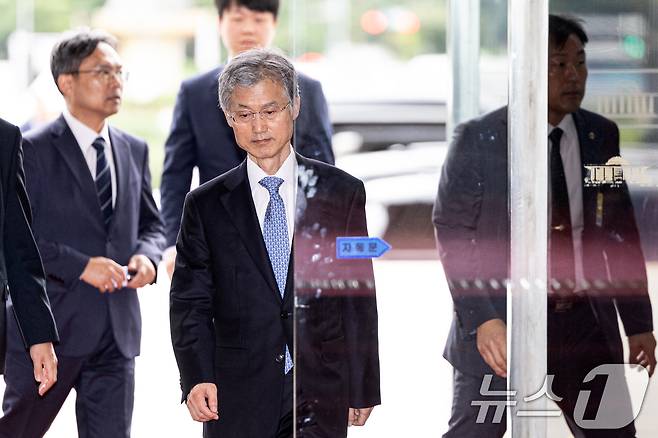 조희대 대법원장이 국회 법제사법위원회 국정감사에 출석하기 위해 13일 오전 서울 여의도 국회 본청으로 들어서고 있다. 2025.10.13/뉴스1 ⓒ News1 이승배 기자