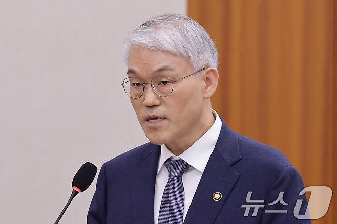 천대엽 법원행정처장이 13일 서울 여의도 국회에서 열린 법제사법위원회의 대법원 등에 대한 국정감사에서 인사말을 하고 있다. 2025.10.13/뉴스1 ⓒ News1 신웅수 기자