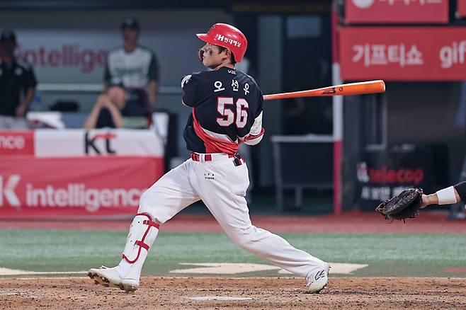 KIA 오선우가 수원케이티위즈파크에서 열린 2025 KBO리그 KT와 경기에서 4회초 우월 솔로 홈런을 터뜨리고 있다. 사진 | KIA 타이거즈