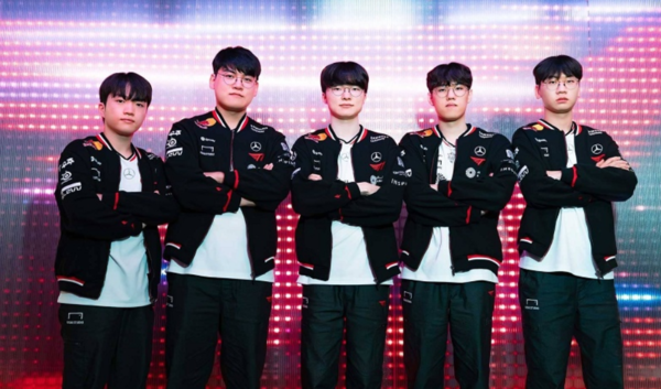 오는 14일 2025 리그 오브 레전드(이하 LoL) 월드 챔피언십이 중국 베이징 스마트 e스포츠 센터(Beijing Smart Esports Center)에서 열리는 T1과 인빅터스 게이밍의 플레이-인으로 막을 올린다고 밝혔다.(2025 LoL월드 챔피언십 플레이-인 스테이지에 출전하는 T1). /사진=라이엇 게임즈