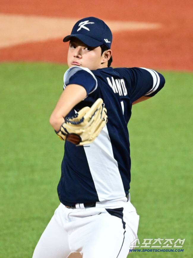 2일 중국 항저우 샤오싱 야구장에서 열린 항저우아시안게임 야구 조별리그 B조 대만과 2차전. 선발 등판한 문동주. 항저우(중국)=송정헌 기자songs@sportschosun.com/2023.10.02/