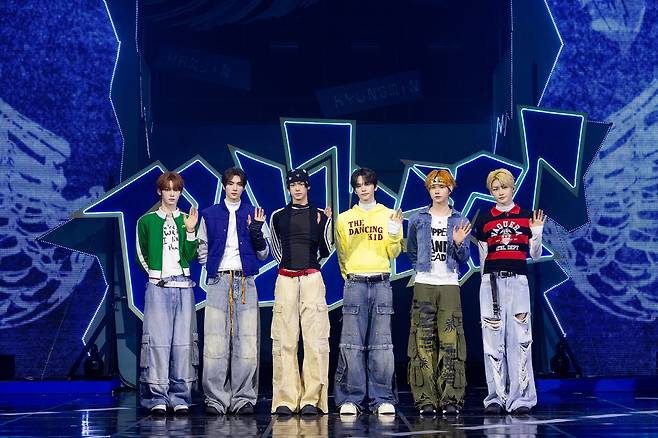 투어스 한진, 영재, 도훈, 신유, 경민, 지훈(왼쪽부터). 사진 제공=플레디스엔터테인먼트