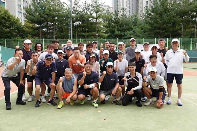 숲속마을 테니스클럽 회원들