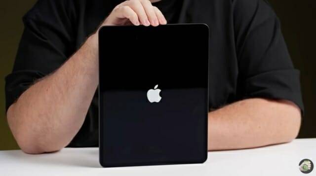 최근 공개된 M5 신형 아이패드 프로 언박싱 영상 (영상=유튜브@Wylsacom)