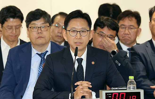 배경훈 부총리 겸 과학기술정보통신부 장관이 13일 정부세종청사에서 열린 국회 과학기술정보방송통신위원회의 과학기술정보통신부에 대한 국정감사에서 여야 위원들의 질의에 답하고 있다.ⓒ연합뉴스