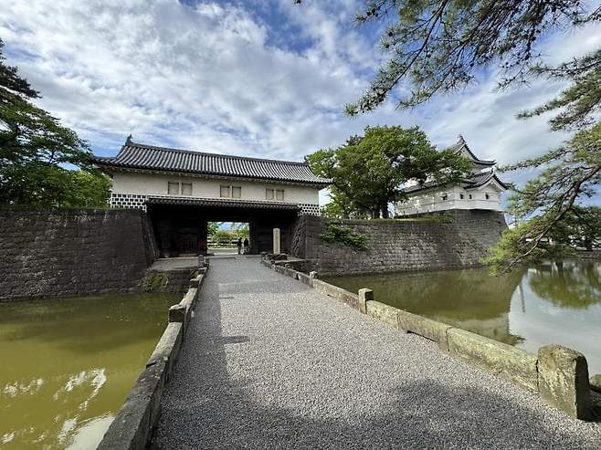 0490f719bc8368f620b5c6b236ef203e8ea5427ee47ee3ba52