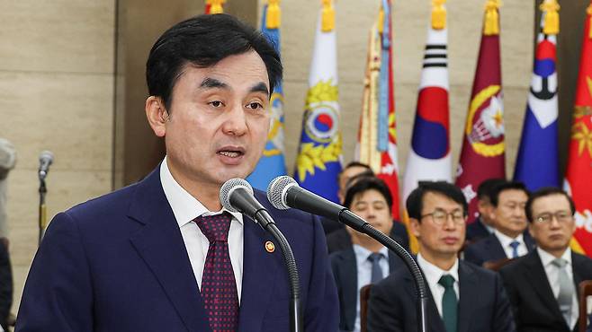 업무보고 하는 안규백 장관