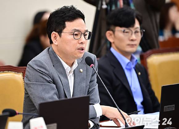 박정훈 국민의힘 의원이 과학기술정보방송통신위원회의 국정감사에서 질의를 하고 있다. [사진=곽영래 기자]