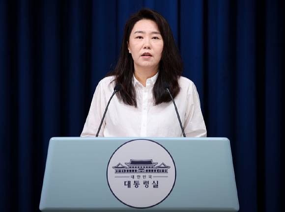 강유정 대통령실 대변인이 9일 용산 대통령실에서 이스라엘 군의 한인 탑승 선박 나포 관련 브리핑을 하고 있다. [사진=연합뉴스]