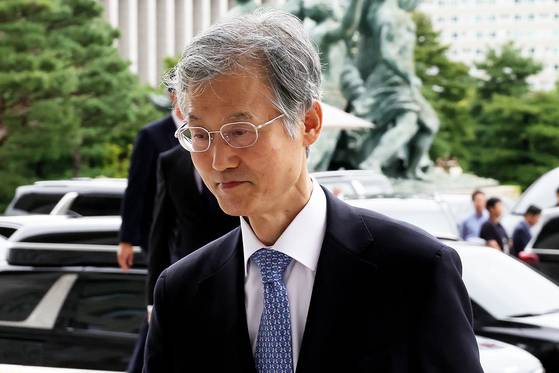조희대 대법원장이 13일 오전 국회 법사위 국정감사에 출석하기 위해 국회의사당으로 들어서고 있다. 장진영 기자