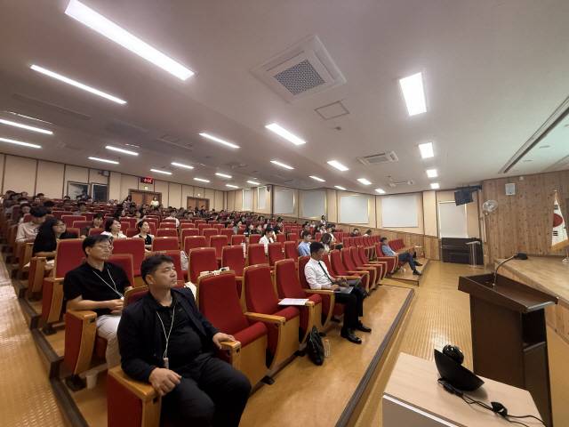 강원도교육청은 8월 29일 도교육청교육연수원에서 강릉권역 교원을 대상으로 강원아이로 커넥트 데이를 개최했다.