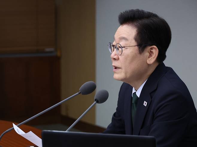 이재명 대통령이 13일 용산 대통령실에서 열린 수석보좌관회의에서 발언하고 있다. 연합뉴스