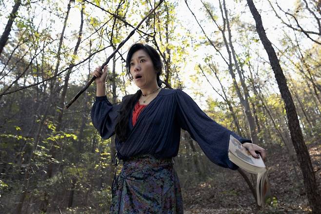 영화 '어쩔수가없다'의 아라를 연기한 배우 염혜란. CJ ENM 제공