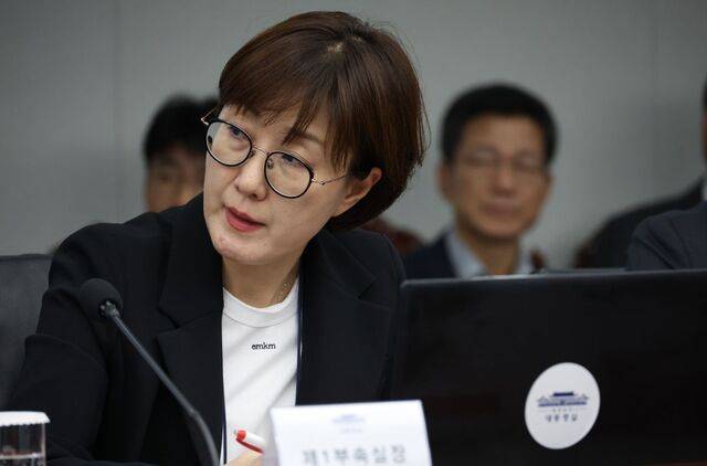 김현지 제1부속실장이 13일 서울 용산 대통령실청사에서 열리는 대통령 주제 수석보좌관회의에 참석하고 있다. 김지훈 기자