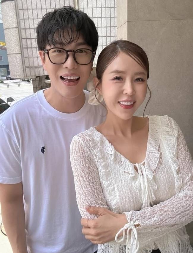 왼쪽부터 문원, 신지/신지 공식 계정