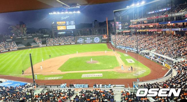 [OSEN=대전, 이상학 기자] 한화가 12일 대전 한화생명볼파크에서 상무와 연습경기를 가졌다. 2025.10.12 /waw@osen.co.kr