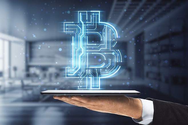 부자 아빠는 위기 때 자산을 지키고, 가난한 아빠는 현금을 쥔다. 게티이미지