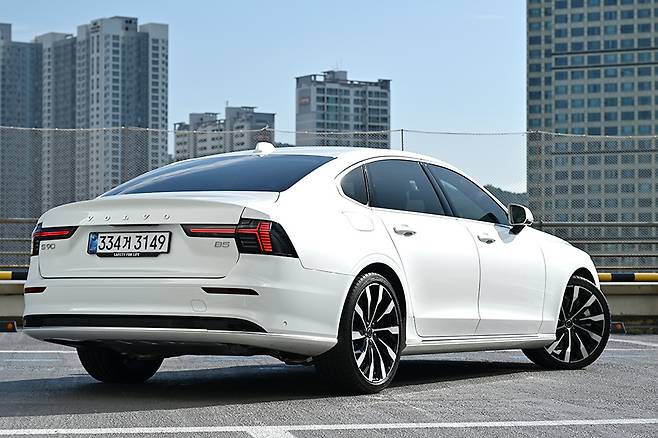 볼보 S90 B5 AWD 울트라. 사진: 김학수 기자
