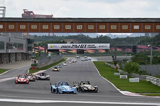 전남 GT '내구 레이스'의 스타트 장면. 사진: 김학수 기자