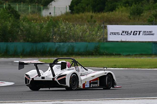 주행 중인 신가원. 사진: 김학수 기자