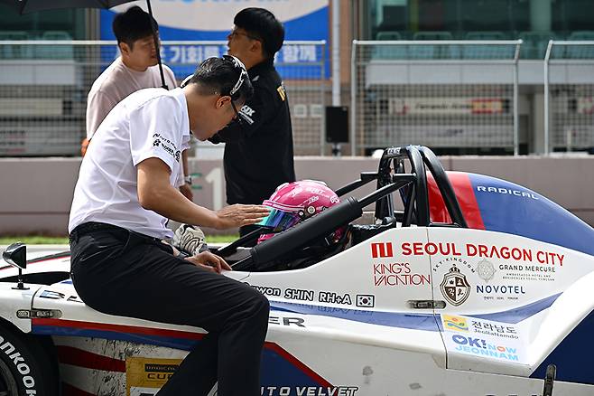 이창우 대표가 조언을 하고 있는 모습. 사진: 김학수 기자