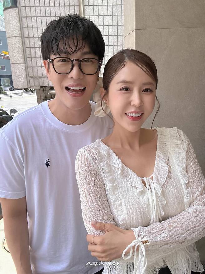 가수 신지(오른쪽)과 남편 문원. 신지 인스타그램 계정