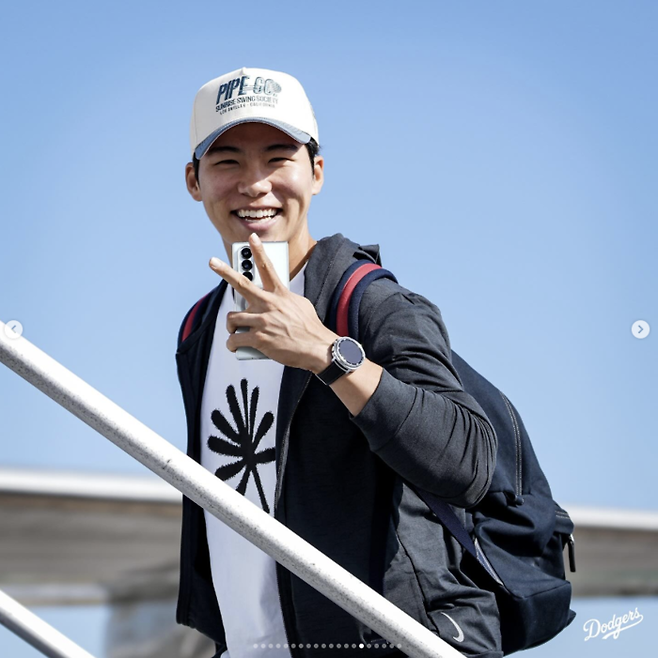 LA 다저스 김혜성이 13일 NLCS 1차전이 열리는 밀워키행 비행기에 오르고 있다. 다저스 SNS